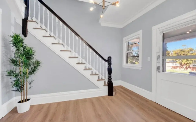 Single Family 3BR Home Game Room Parking
