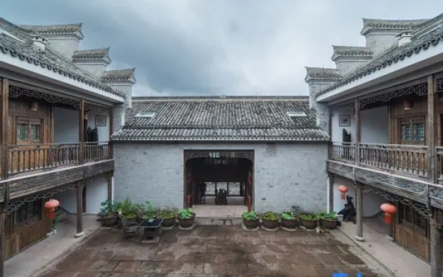 Qijiajun Inn (The Ancient City of Taizhou Ziyang Street)
