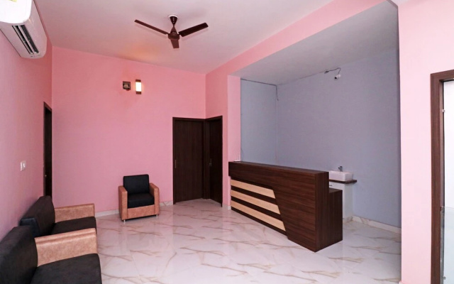 OYO 23416 Maharaja Hotel