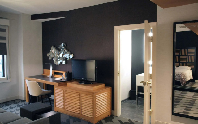 Renaissance Des Moines Savery Hotel