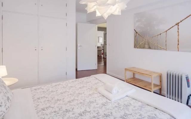 Music House 3 bedroom Apt w garage