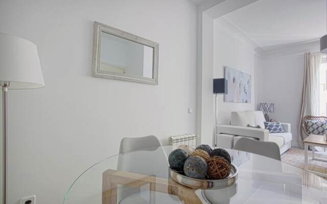 Отель Near Reina Sofía Museum. 6pax. 2bedrooms. Reina Sofia III Испания, Мадрид - отзывы, цены и фото номеров - забронировать отель Near Reina Sofía Museum. 6pax. 2bedrooms. Reina Sofia III онлайн комната для гостей