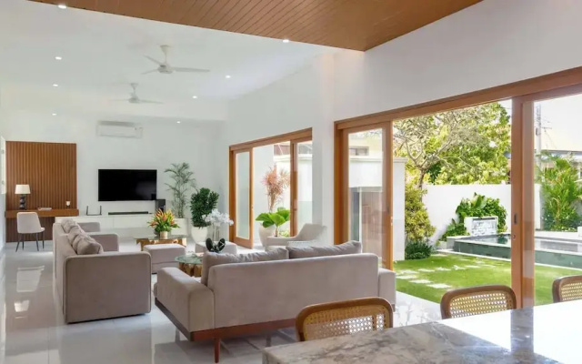 Luxurious Family 6 Br Villa in Seminyak Breakfast Include