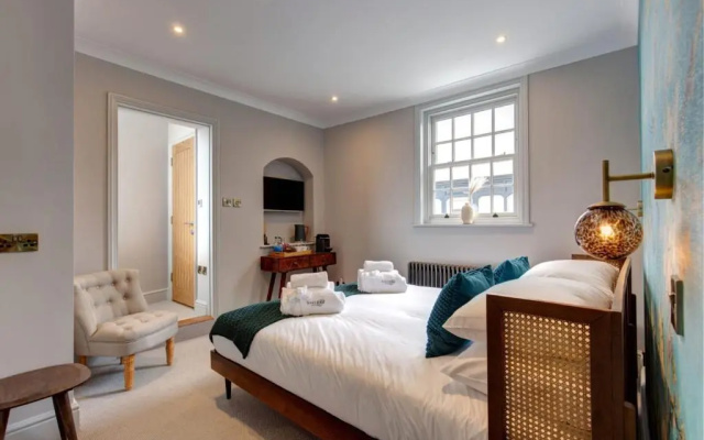 The Railway Hotel by Barefoot Retreats