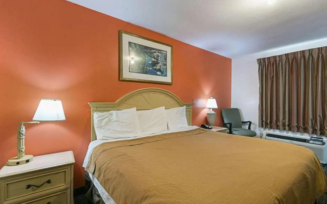 Hilcrest Inn & Suites