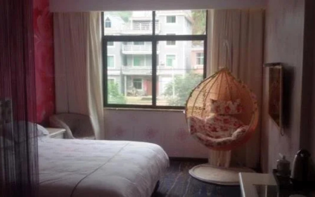 Yading Bay Hotel