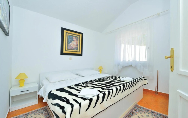 Beautiful Home in Seline With Sauna, Wifi and 7 Bedrooms