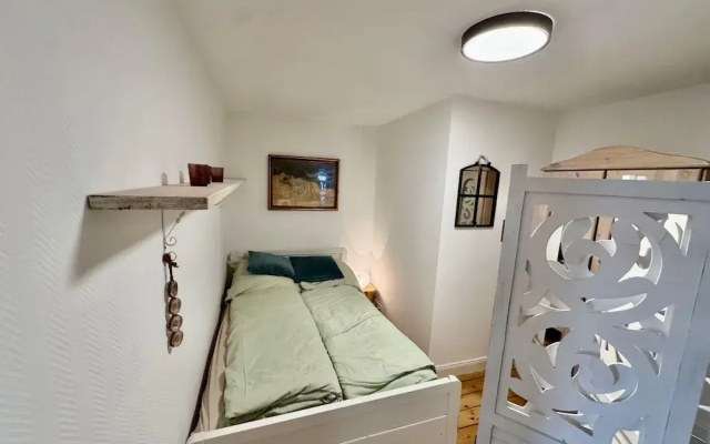 Ruckzugsort am Flussufer mit Komfort