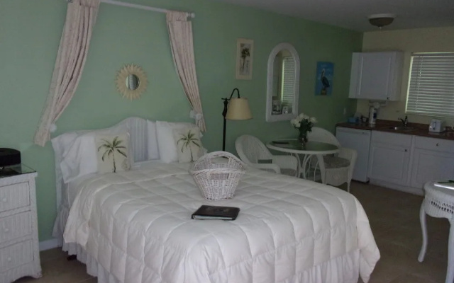 Marco Island Lakeside Inn