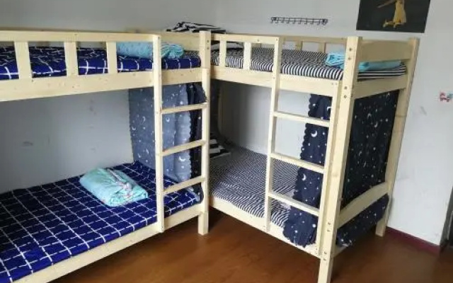 80 Youth Hostel