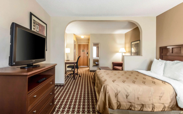 Quality Suites Paducah I-24