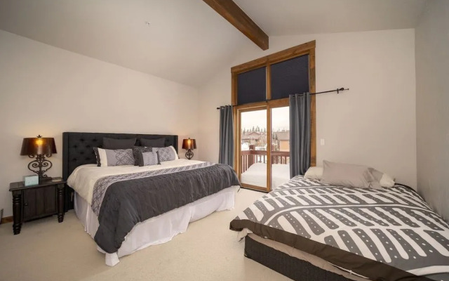 Bear Trail 3 Bedroom Townhouse by RedAwning