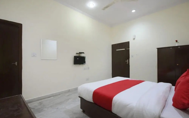 Hotel C-9 by OYO