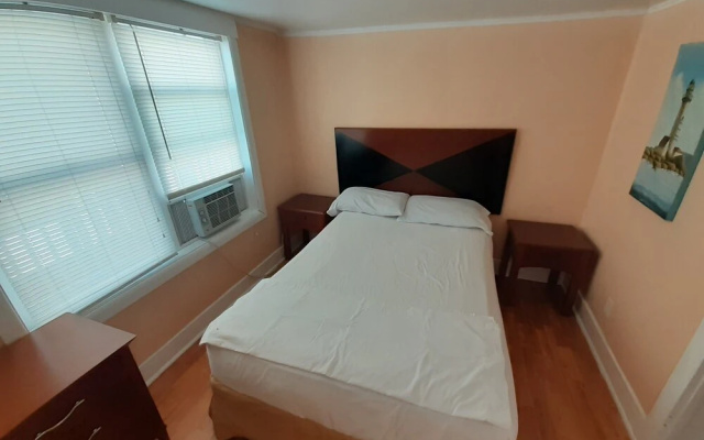 Atlantic Breeze Motel & Apartments