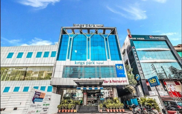 OYO Premium AB Road Bhavarkuan