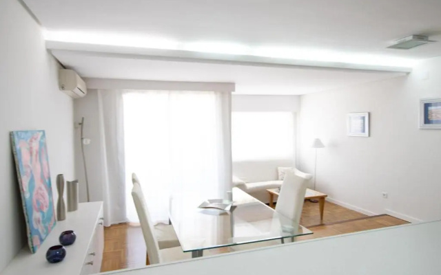 Light and bright apartment in central Valencia