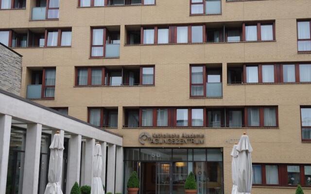 Hotel Aquino Tagungszentrum Берлин вид на фасад