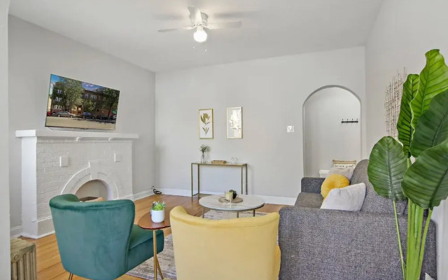 Charming 3BR Rogers Park Home in Newgard