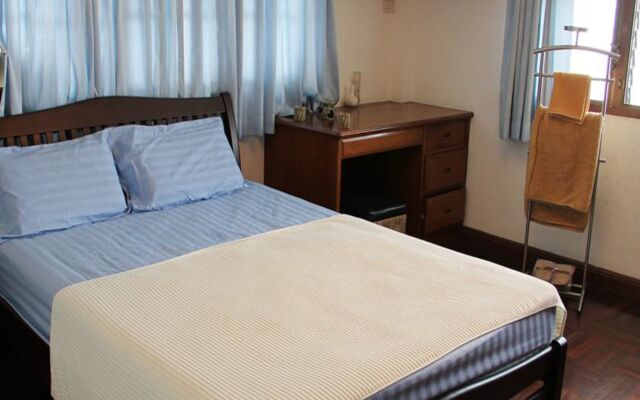 Отель Hypnok Guesthouse Бангкок комната для гостей