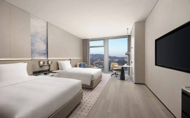 Crowne Plaza JINGMEN by IHG