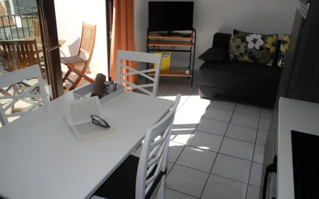 Apartment Damir with Sea View 22 pax