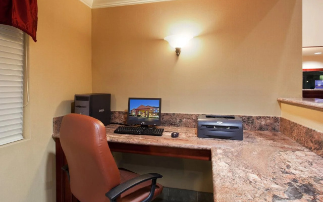 Holiday Inn Express & Suites Watsonville by IHG