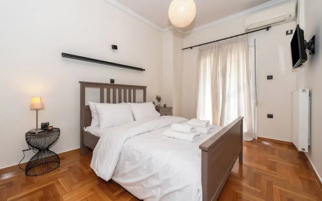 Modern Apartment in Thiseio with Balcony