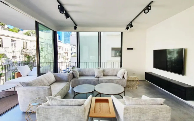 Yavne Brillant in Tel Aviv-yafo