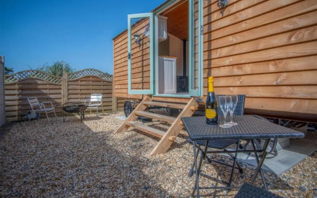 Willow - 1 Bedroom Shepherd's Hut - Amroth