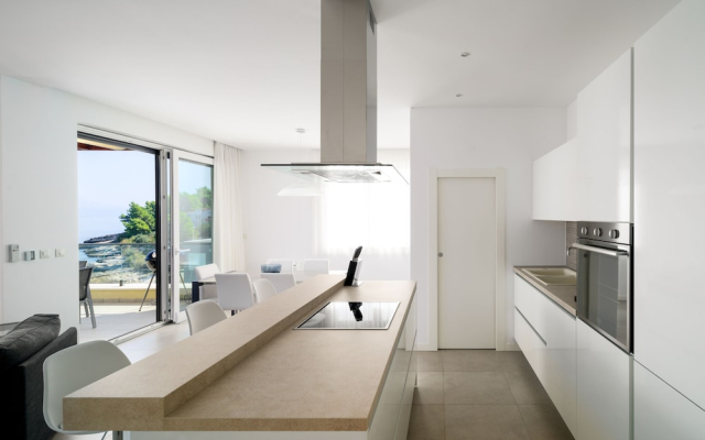 Acadia Beach Villas & Apartments, Slatine