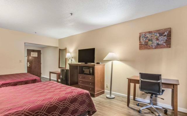 Econo Lodge Inn & Suites Marietta near Dobbins ARB