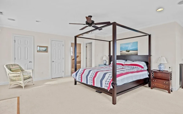 Downeast Retreat 4 Bedroom Home by RedAwning