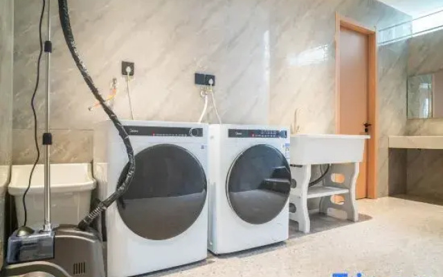 IU Hotel· Linxiang District Government Store, Lincang City