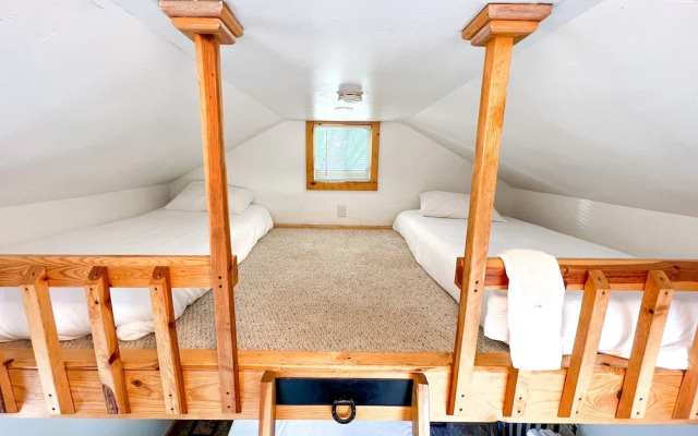 Cedar Creek Lodging & RV Park