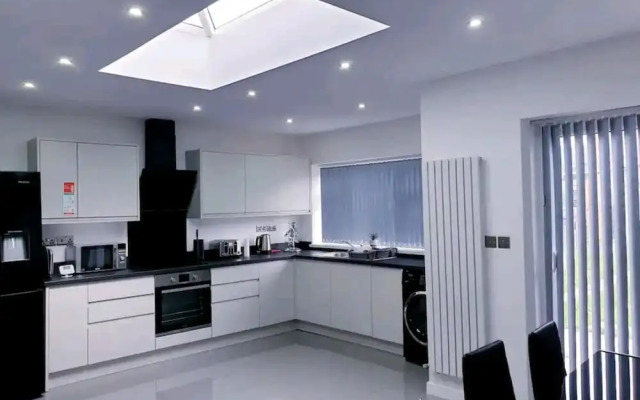 Beautiful 3-bed House in Birmingham
