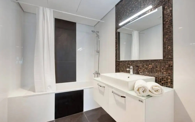 Dezire Beautiful Spacious Brand New With Balcony