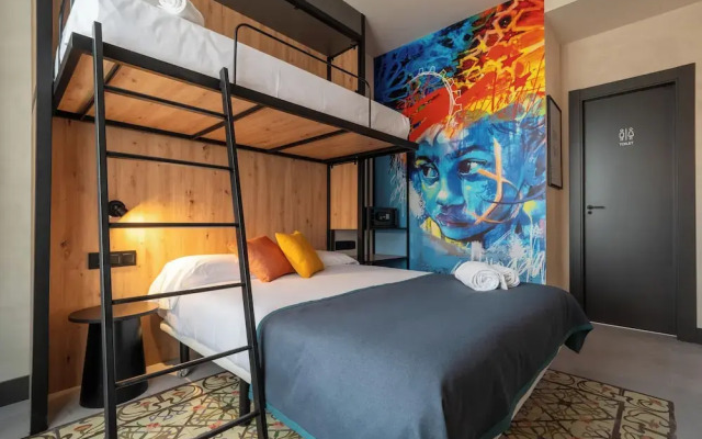 The Central House Granada Elvira Hostel