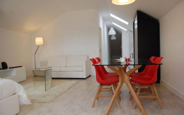 Апартаменты Wallis Apartments комната для гостей