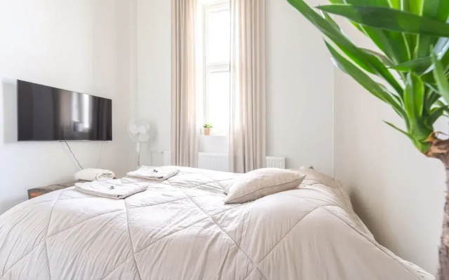 Historical 1BR Penthouse with Sauna