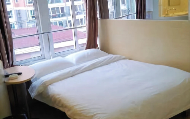 100 Inn Hongkou Football Stadium