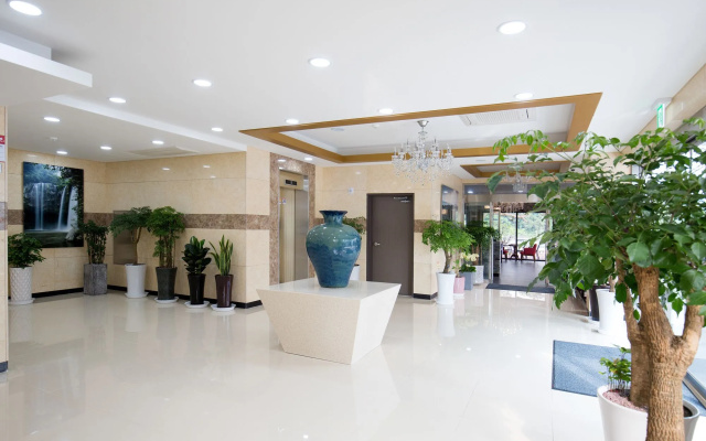 Cheonjiyeon Crystal Hotel
