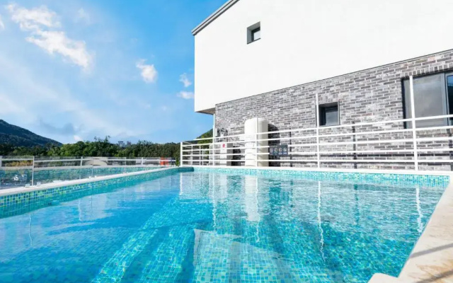 The SJ Poolvilla