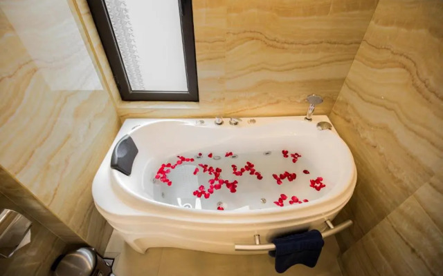 Brilliant Me Tri Hotel