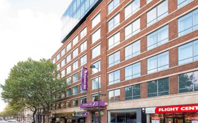 Отель Premier Inn London St.Pancras вид на фасад