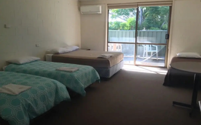 Yonggang Business Hotel