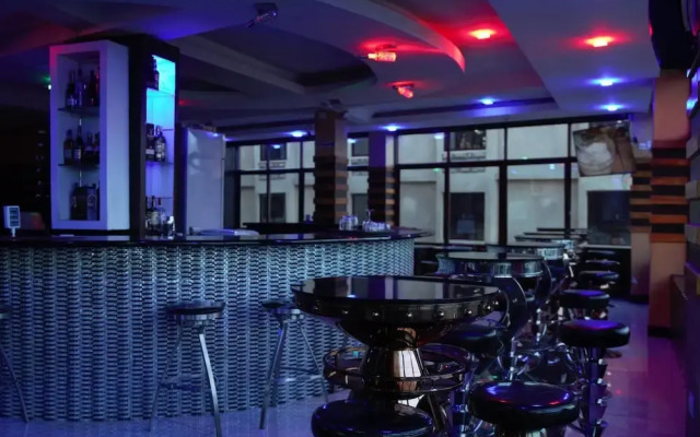 Tripple Os Hotel