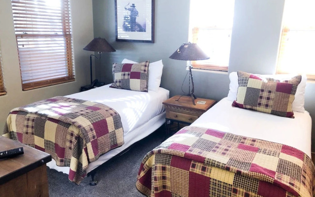 Bear Creek Lodge 301ab 2 Bedroom Condo by Alpine Lodging Telluride