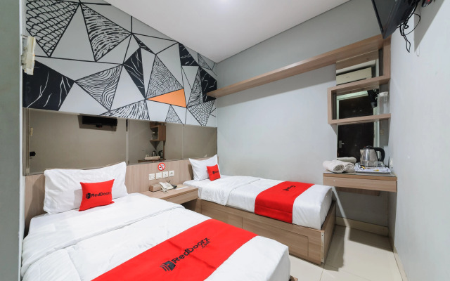 RedDoorz Plus near Grand Indonesia Jakarta
