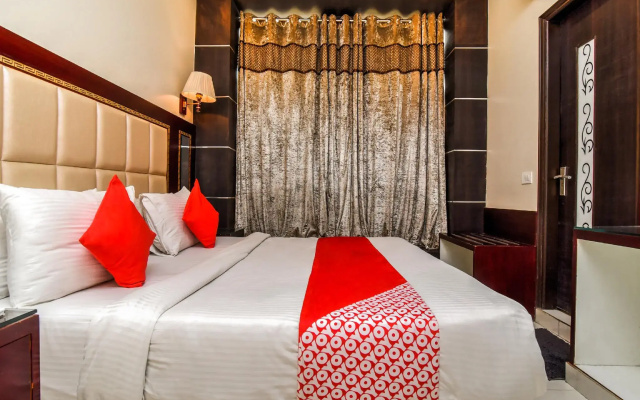Collection O 76248 Hotel D Crown