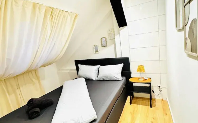 Comfortable 5 BR Apt near Schonbrunn
